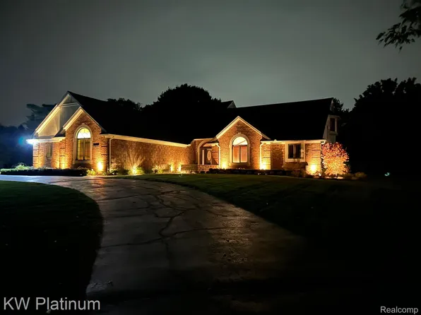 3835 Klais Dr, Clarkston, MI 48348