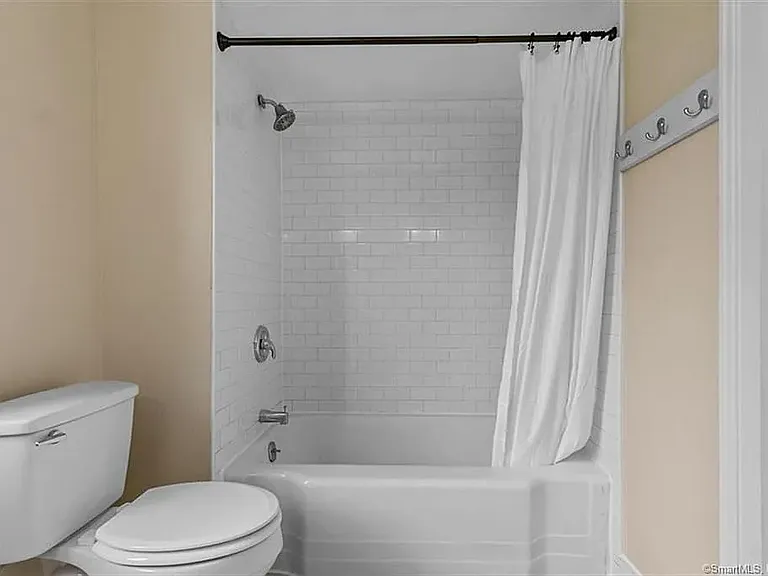 40 Wintergreen Ave — Photo 21