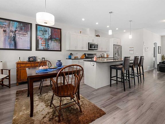 3rd image of 112 S Point Ct SW