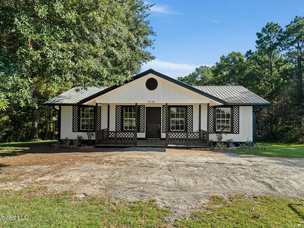2225 Columbia Purvis Rd, Lumberton, MS 39455