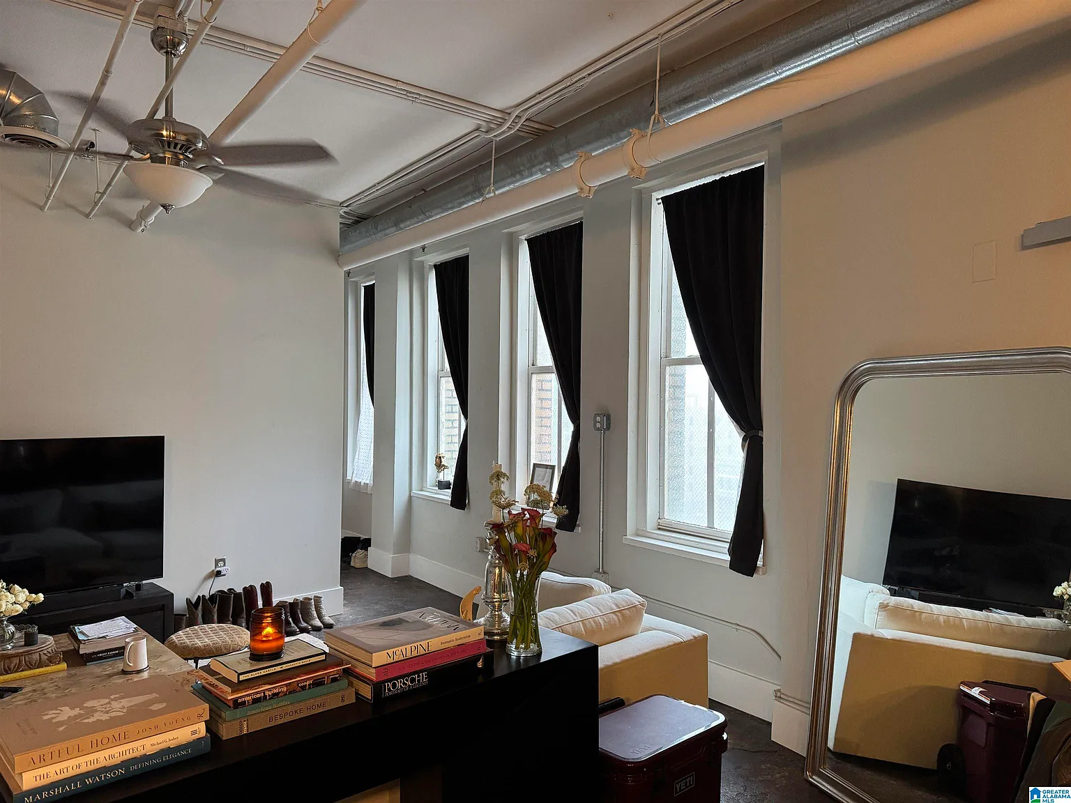 2 bed, 1.0 bath, $1,650 — Photo 2