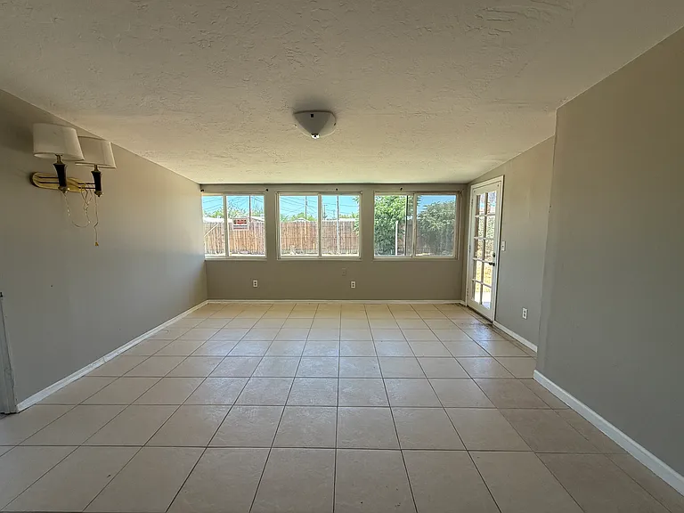 8116 N 29th Dr — Photo 10
