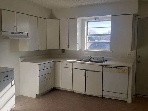3rd image of 100 Plum Ave APT 11