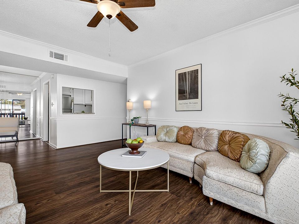 1st image of 1104 Woodland Vlg