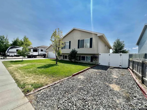 1829 Absaroka Trl, Bar Nunn, WY 82601