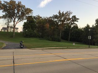 2324 Hackmann Rd, Saint Charles, MO 63303