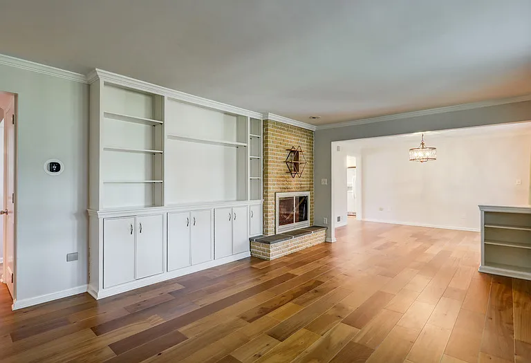 1827 Larchmont Ln — Photo 35
