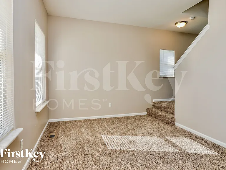 1097 Prince Albert Ct — Photo 6