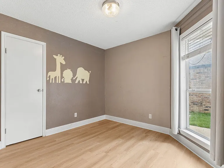 253 Teakwood Ln — Photo 17