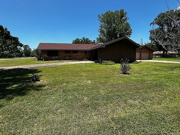 4th image of 7956 Lee Dr