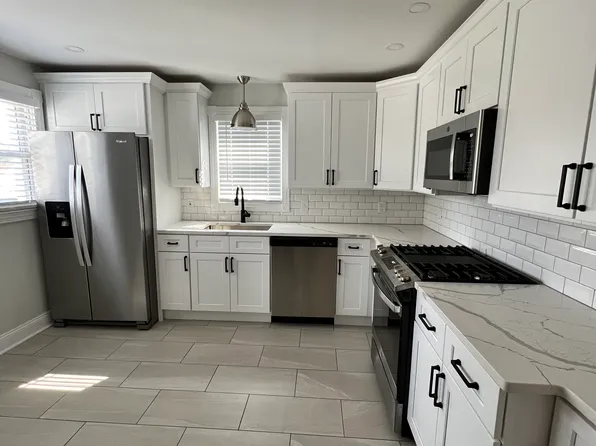 98 Genesee St, New Hartford, NY 13413