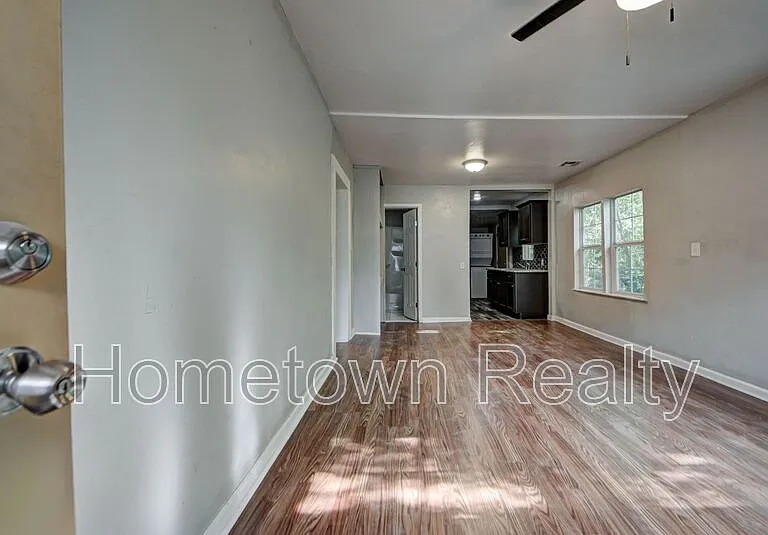 1801 E Madison St — Photo 6