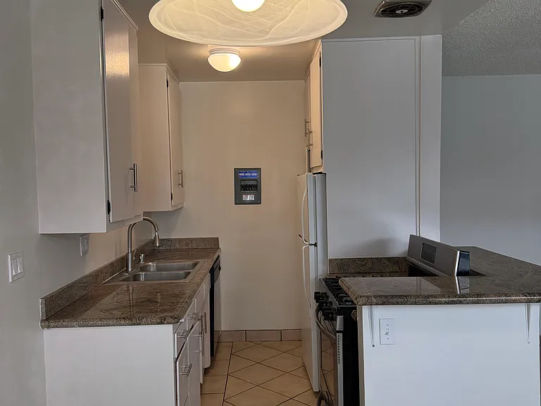 615 E Magnolia Blvd #D — Photo 11
