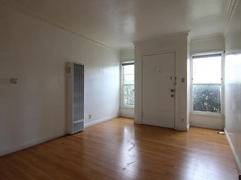 1410 N Kenmore Ave #1 — Photo 2