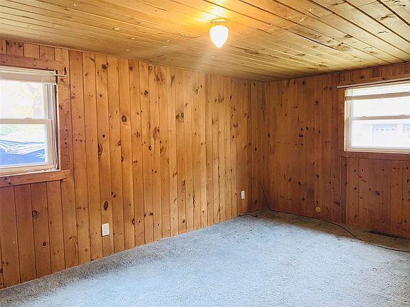 5th image of 2243 Montgomery St