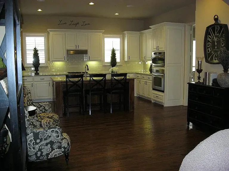 906 Greystone Dr — Photo 14