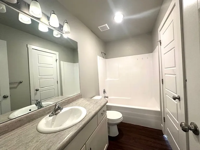 385 S 480 W — Photo 13