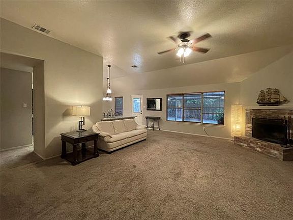 3rd image of 1025 Hiawatha Ct