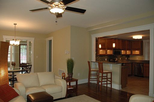 3rd image of 105 E Oak St APT 202