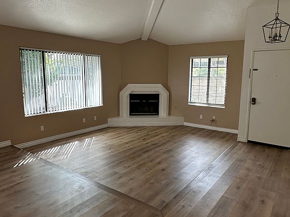 4th image of 441 Sobre Colinas Pl