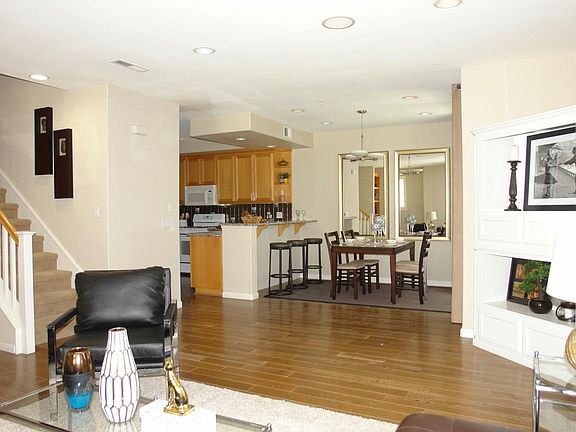 3rd image of 941 Kestral Way
