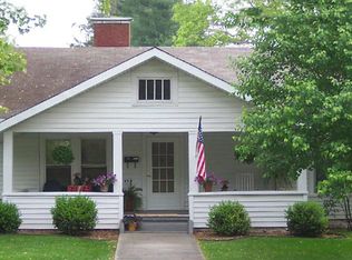 525 3rd Ave W, Hendersonville, NC 28739