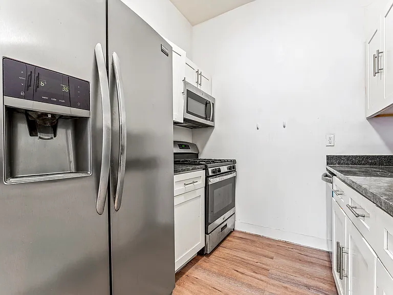 669 E 21st St #1F — Photo 7