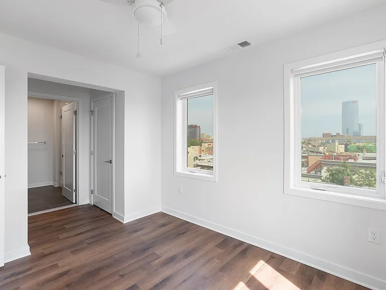 Graduate Pointe — Photo 11