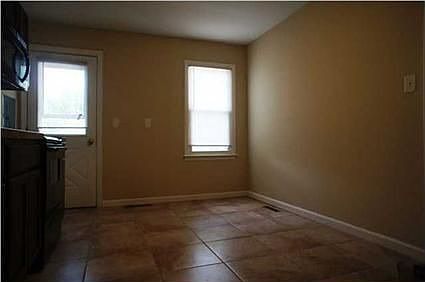 5th image of 918 N Helfrich Ave
