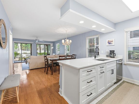 5th image of 135 Tanglewood Dr. #2