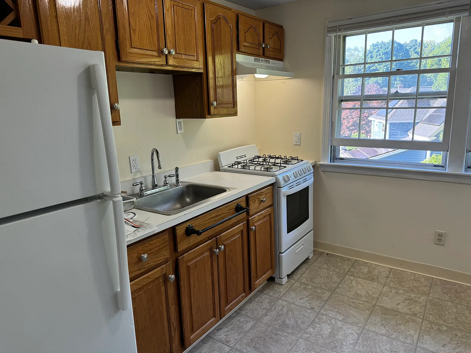 2 bed, 700 sqft, $1,950 — Photo 1
