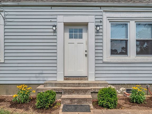 3rd image of 1015 Dozier Pl