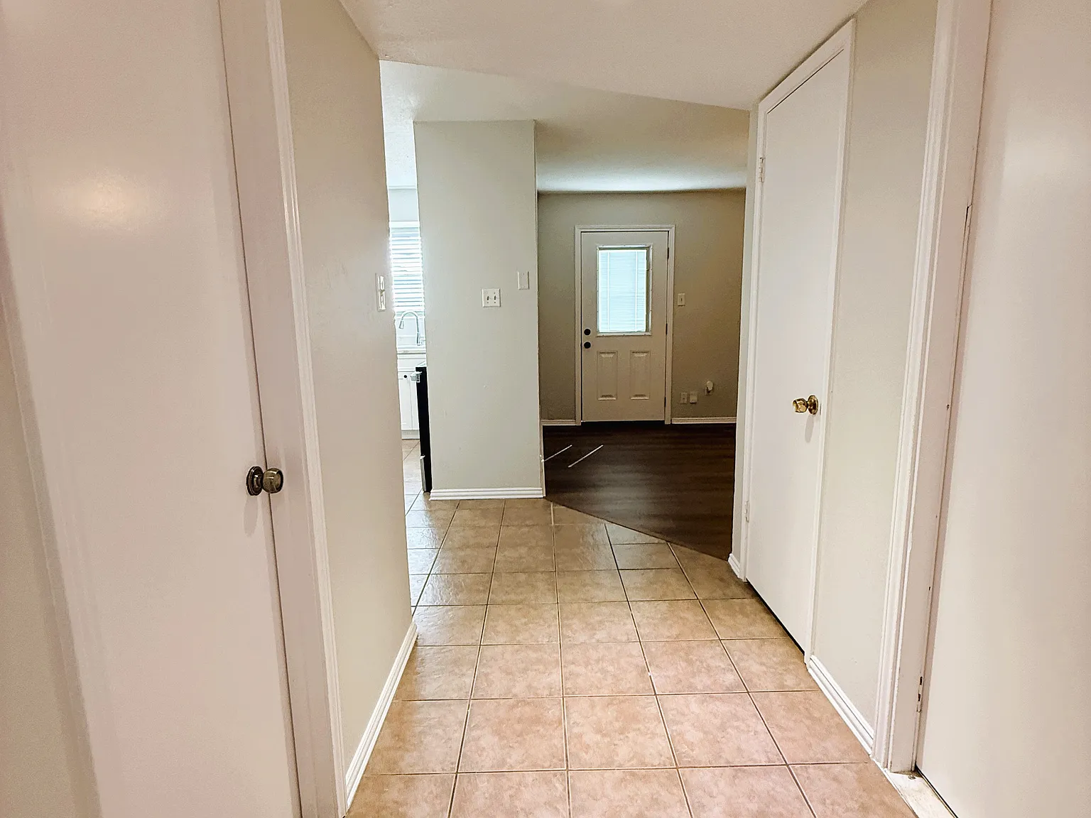 3 bed, 1.5 bath, 1085 sqft, $1,500 — Photo 3