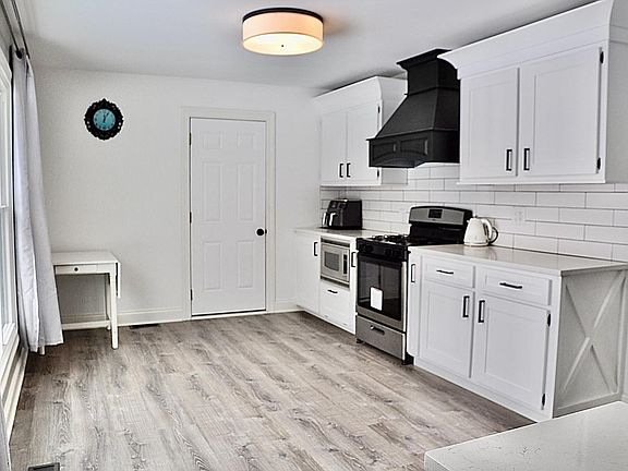 5th image of 599 Hillcrest Ct