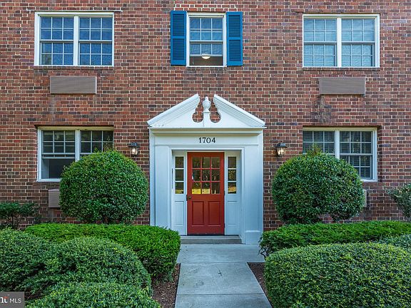3rd image of 1704 W Abingdon Dr APT 301