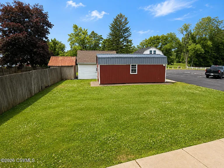 117 N Market St — Photo 22