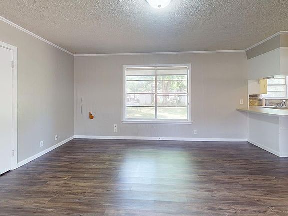 5th image of 521 Cody St