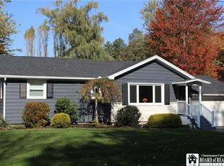 24 Woodward Dr, Fredonia, NY 14063