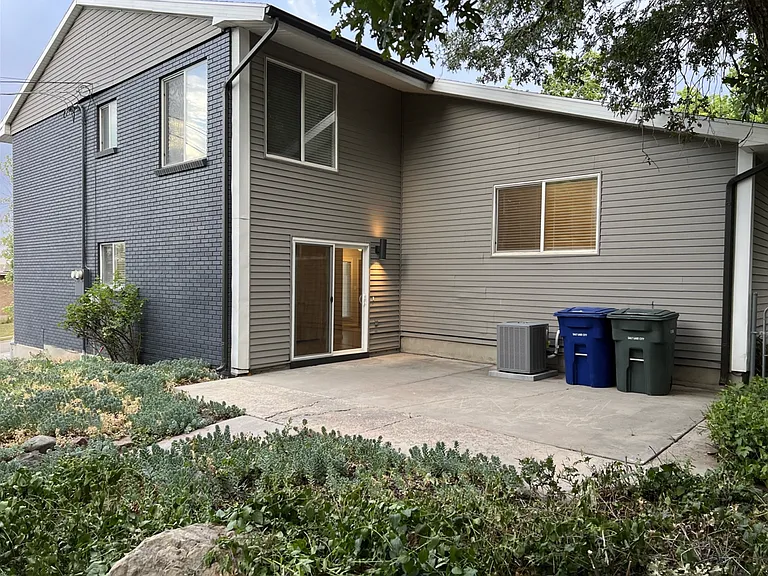 1813 S Laurelhurst Dr #1 — Photo 30