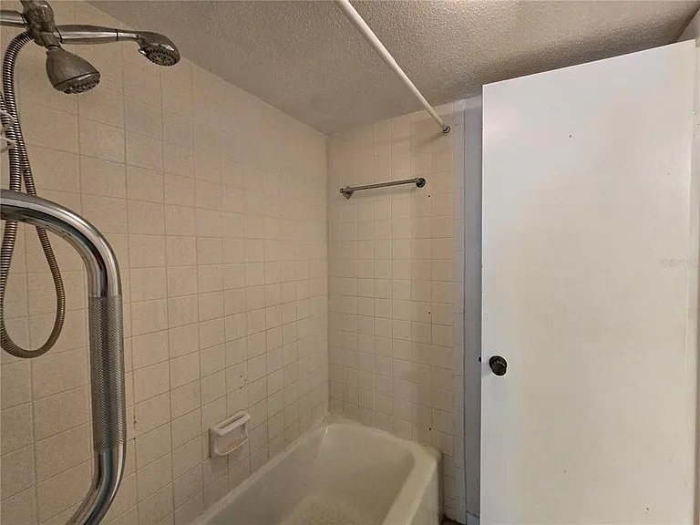 561 Fairways Cir #A — Photo 15