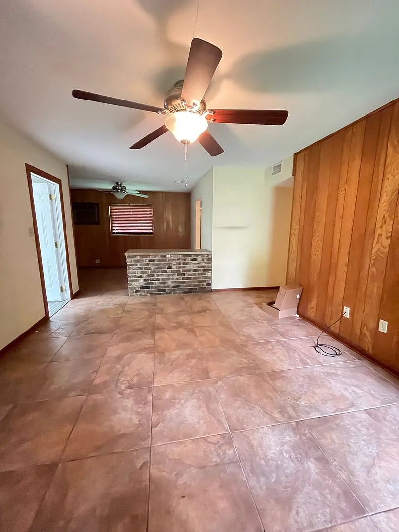 Conveniently located West Park Home! — Photo 1