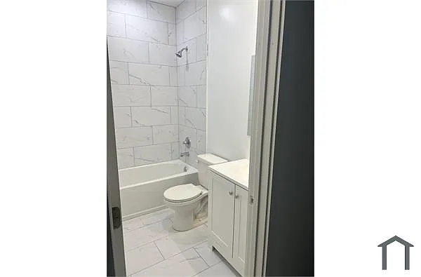 Building Photo - 905 Quincy St NW #1
