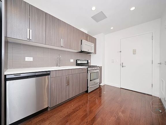 2nd image of 12-15 Broadway #3