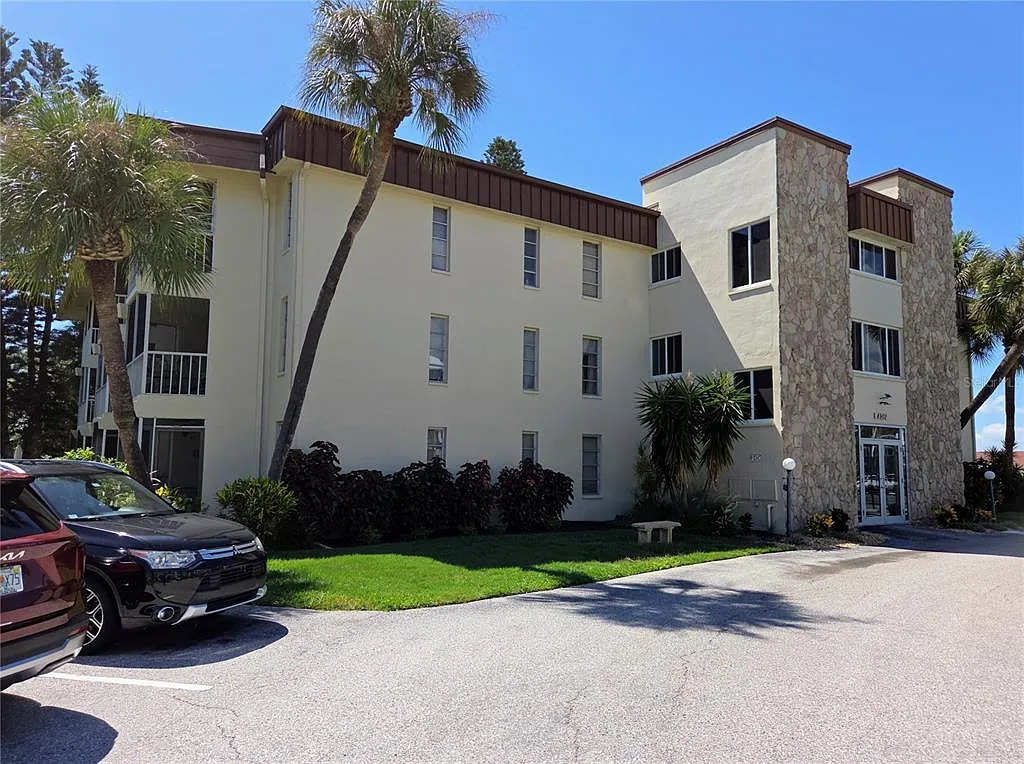 2 bed, 2.0 bath, 1005 sqft, $2,200 — Photo 2