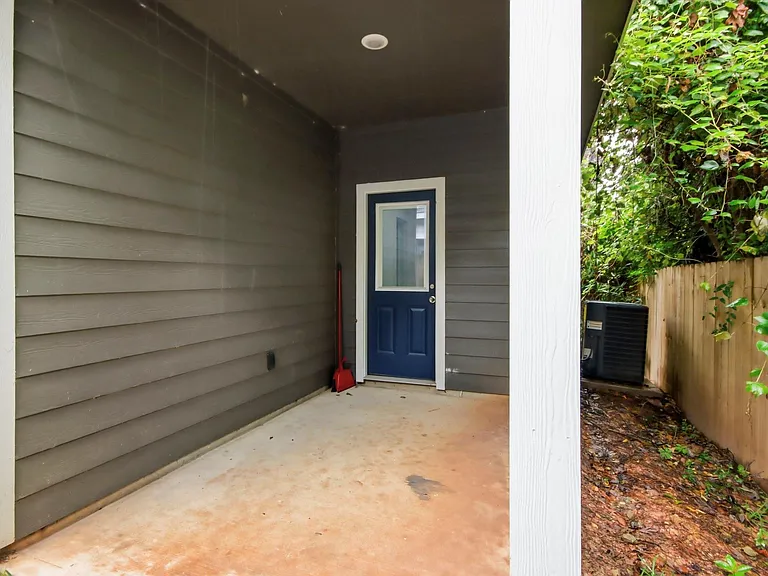 16902 Balmoral — Photo 28