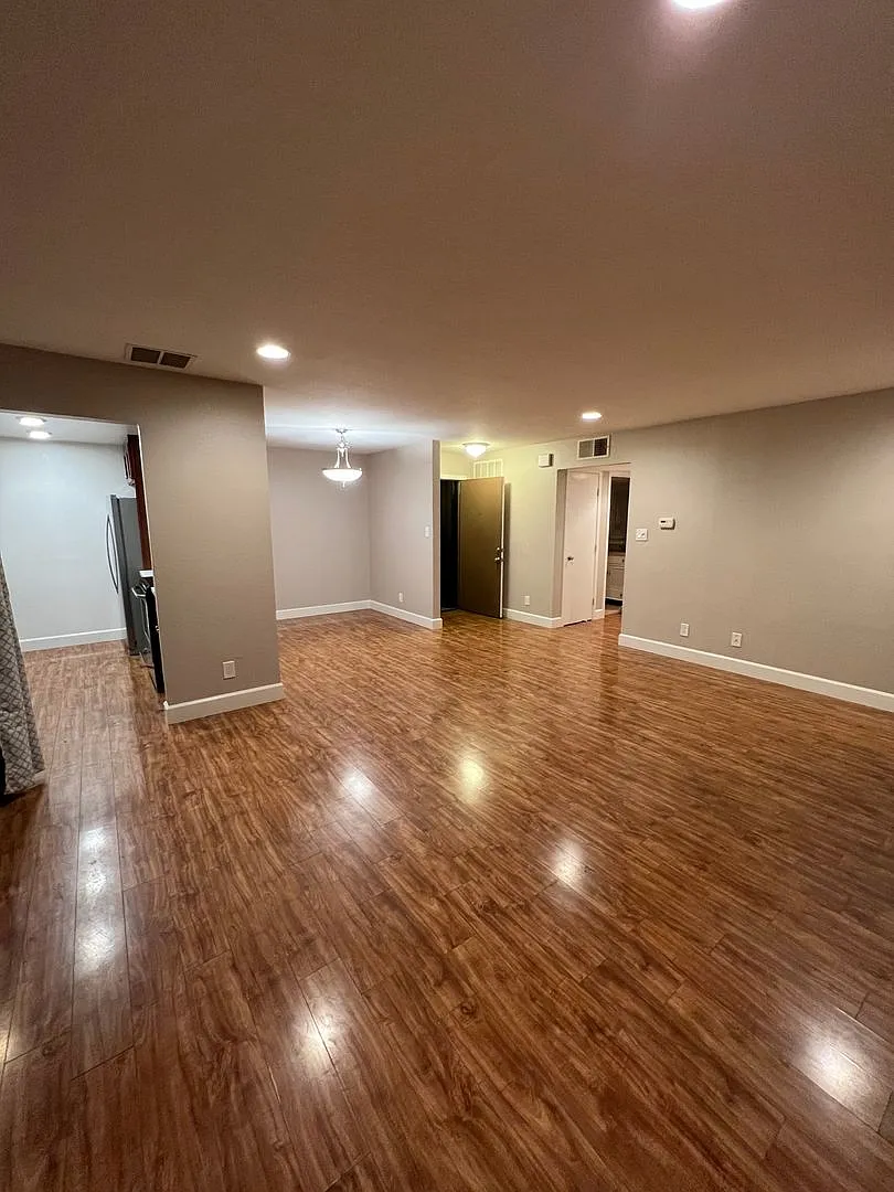 Specious 2X2 Apartment in the city of Antioch — Photo 1
