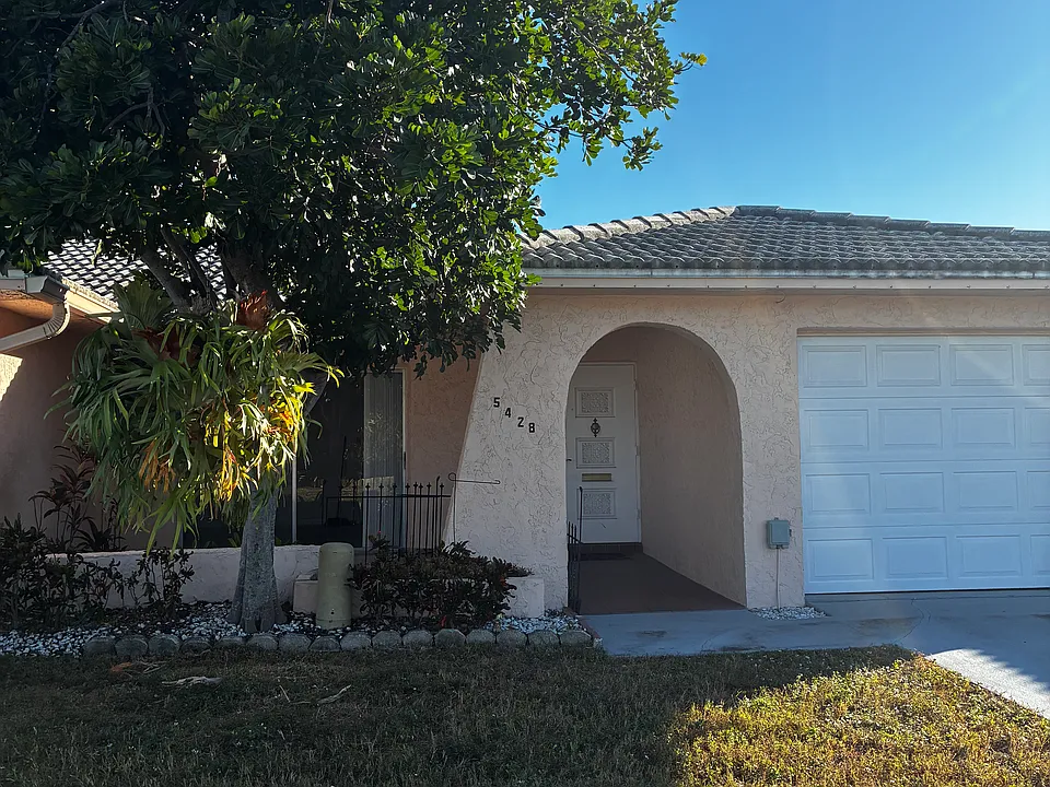 5428 Larchmont Ct