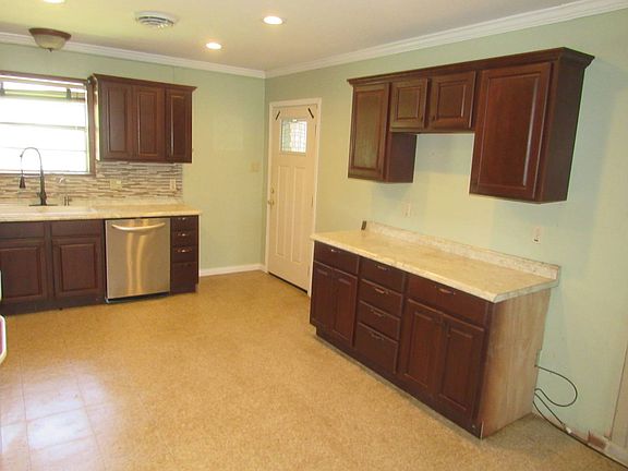 5th image of 295 Acacia Ln