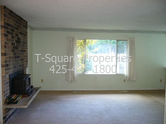 2nd image of 10716 NE 143rd Pl