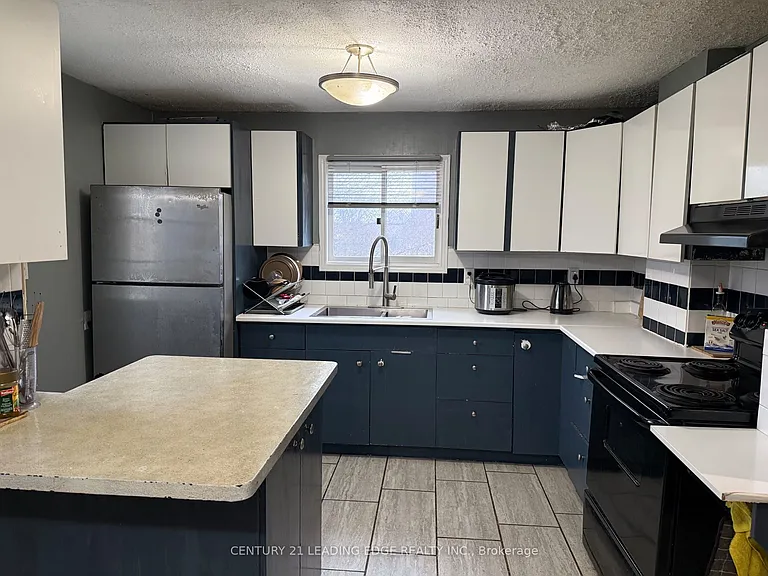 273 Clarke St — Photo 7